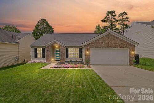 8409 Ewen Cir, Charlotte, NC, 28269-1043 | Card Image