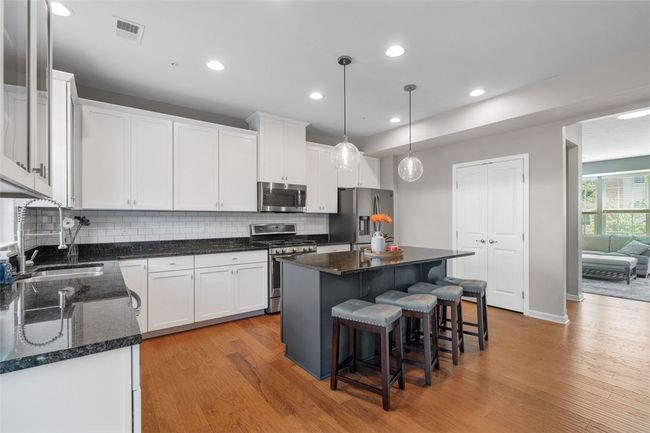 1004 Pointe View Dr, Townhouse with 3 bedrooms, 3 bathrooms and 2 parking in Mars PA | Image 5