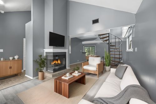 62 Chatham Ln, Bristol, CT, 06010-5275 | Card Image