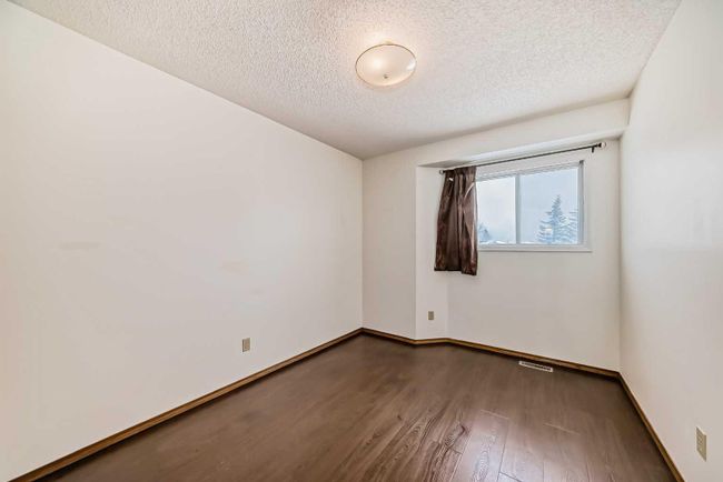 19 Sandringham Close Nw, Home with 4 bedrooms, 3 bathrooms and 4 parking in Calgary AB | Image 23