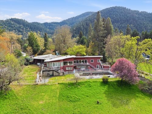325 Mountain View Pl, Grants Pass, OR, 97527-4611 | Card Image
