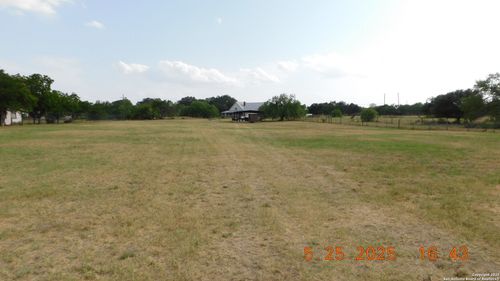 210 Deer Run St, Pleasanton, TX, 78064-1512 | Card Image