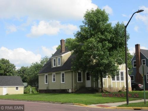 12 6th Ave Se, Fairfax, MN, 55332-4558 | Card Image