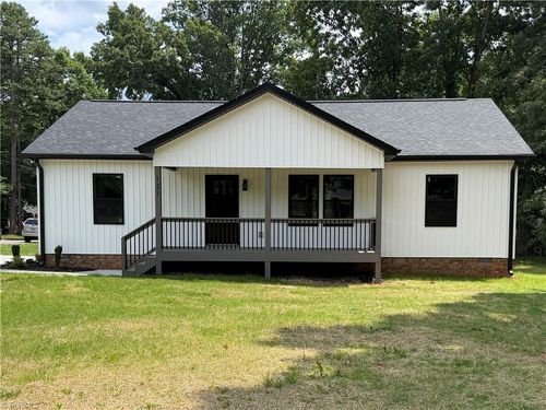 121 Smith Ave, Lexington, NC, 27292-5137 | Card Image