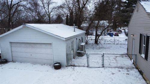 2719 Deland Rd, Waterford Twp, MI, 48329-3419 | Card Image