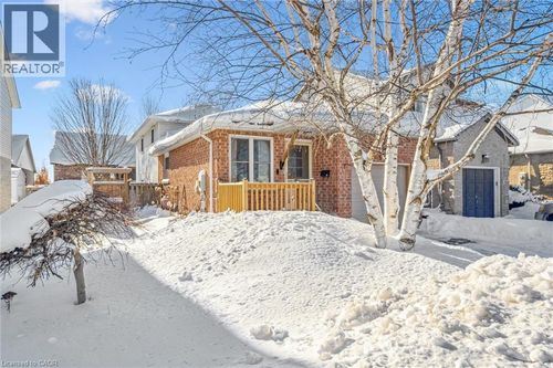 527 Mctavish St, Fergus, ON, N1M3P9 | Card Image