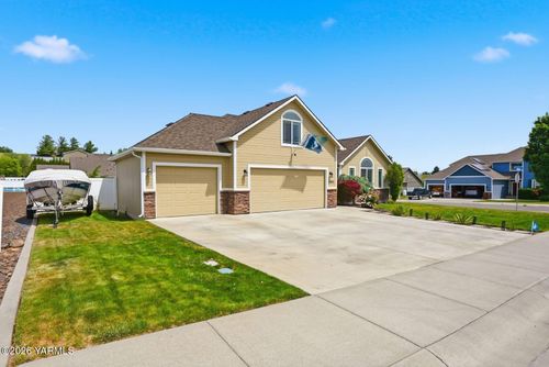 7601 W Washington Ave, Yakima, WA, 98903-9335 | Card Image
