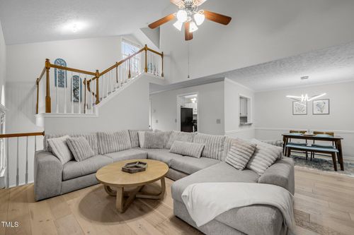 401 Oak Hollow Ct, Raleigh, NC, 27613-3289 | Card Image