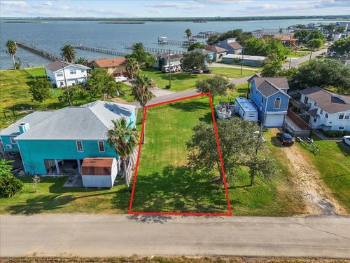 18 Avenue N, San Leon, TX, 77539 | Card Image