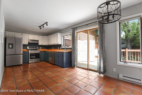 512-512 S Millward St, Jackson, WY, 83001-8586 | Card Image