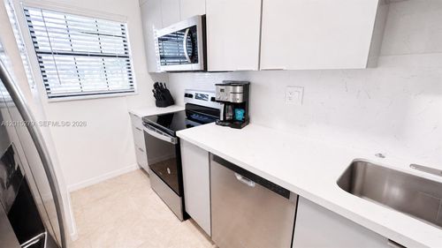 5339-5339 Treetops Dr, NAPLES, FL, 34113-8506 | Card Image