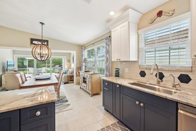 8136 Se Peppercorn Ct, House other with 3 bedrooms, 2 bathrooms and null parking in Hobe Sound FL | Image 5