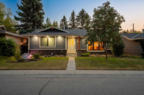 196 Lake Adams Crescent Se, Calgary, AB, T2J3N3 | Card Image