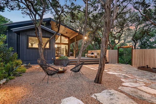 Side courtyard area with steel steps and planters | Image 25