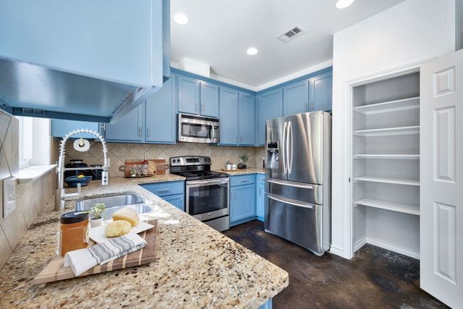Large kitchen pantry. | Image 11