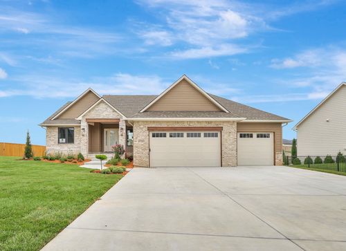 3710 N Crest Cir, Wichita, KS, 67226-1032 | Card Image