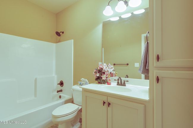 Bathroom 2 | Image 20