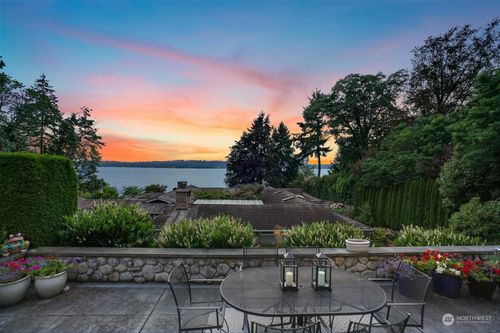 1060 Waverly Way, Kirkland, WA, 98033 | Card Image