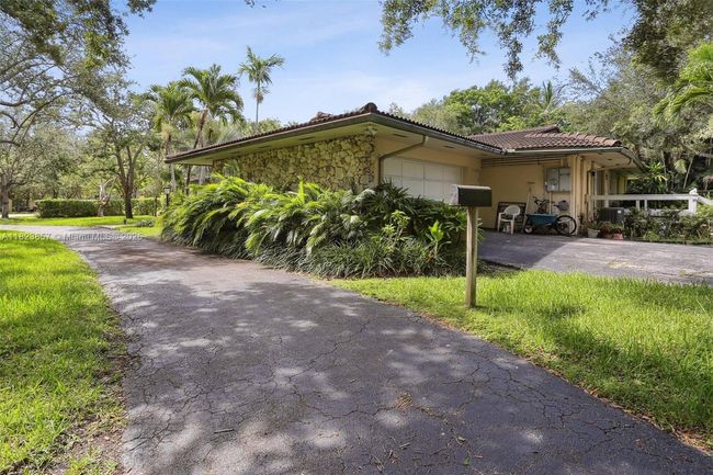 10920 Sw 68th Ave Rd, House other with 4 bedrooms, 3 bathrooms and null parking in Pinecrest FL | Image 4