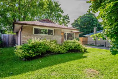 112 Boniface Ave, House other with 3 bedrooms, 2 bathrooms and 4 parking in Kitchener ON | Image 3