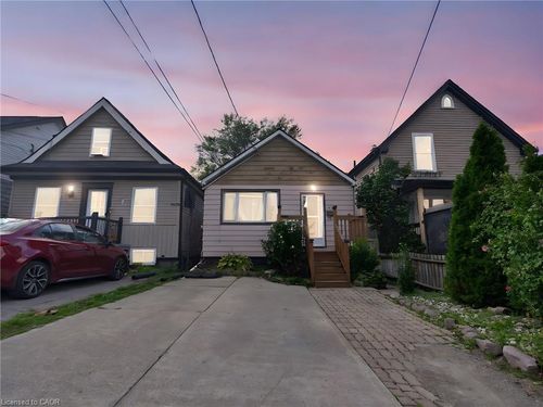 210 E 24th St, Hamilton, ON, L8V2Y4 | Card Image