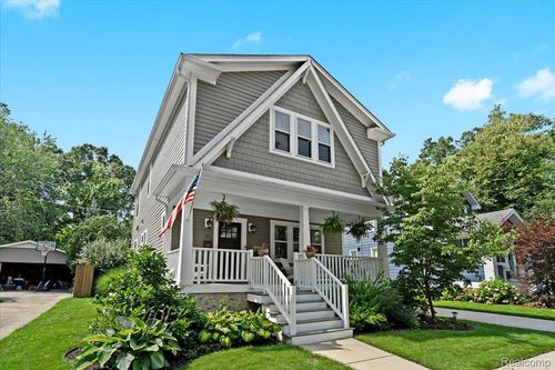 32 Maywood Ave, Pleasant Ridge, MI, 48069-1233 | Card Image