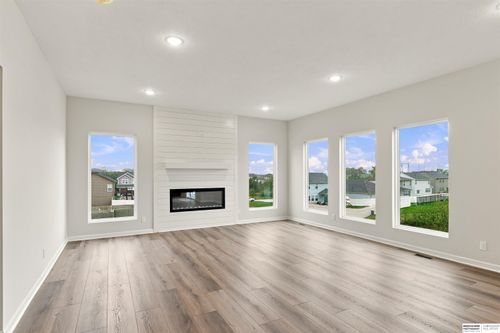 18060 Soldier St, Omaha, NE, 68136-1811 | Card Image