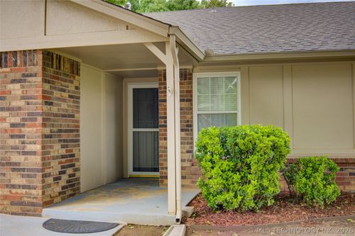 1310 Hot Springs St, Broken Arrow, OK, 74011-4222 | Card Image