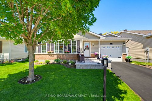 1013 Ada Barrington Pvt, Greely, ON, K4P0A7 | Card Image