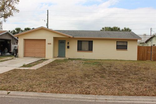 8120 7th St N, ST PETERSBURG, FL, 33702-3634 | Card Image