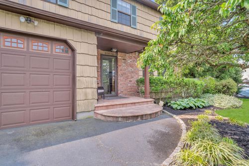 8 Astro Ct, Holtsville, NY, 11742-1063 | Card Image