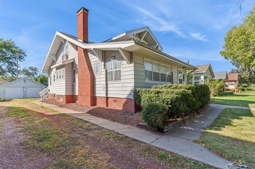 3210 E 7th St, Des Moines, IA, 50316-1119 | Card Image