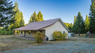 1147 Middle Basin Rd, Home with 3 bedrooms, 2 bathrooms and null parking in Colville WA | Image 1