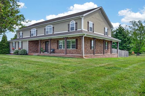 627 Farmer Ln, Bowling Green, KY, 42104-8547 | Card Image