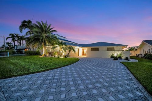 11750 5th St E, TREASURE ISLAND, FL, 33706-2930 | Card Image