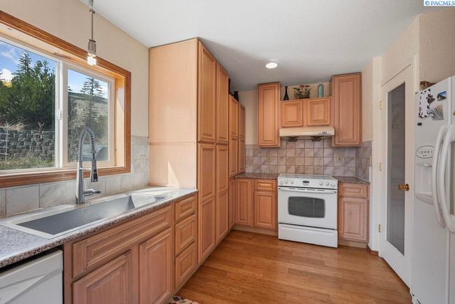 515 Nw Robert St, Home with 4 bedrooms, 4 bathrooms and null parking in Pullman WA | Image 8
