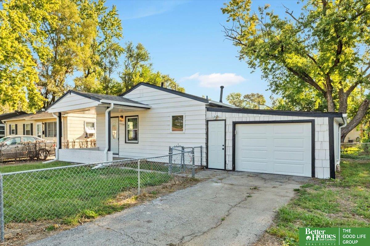 62nd Ave, Omaha, NE 68117