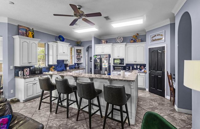 9655 Grapevine Dr, House other with 5 bedrooms, 4 bathrooms and null parking in Orange TX | Image 11
