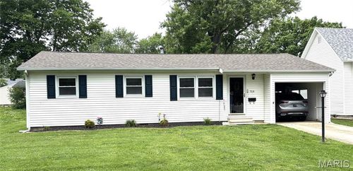 719 Robin Street, Greenville, IL, 62246 | Card Image