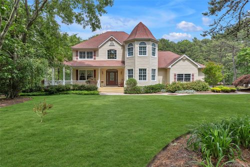 216 Landing Ln, Calverton, NY, 11933-1204 | Card Image