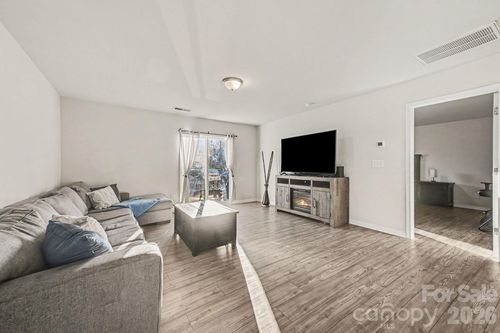 450 Silver Oak Cir, Rockwell, NC, 28138-8934 | Card Image