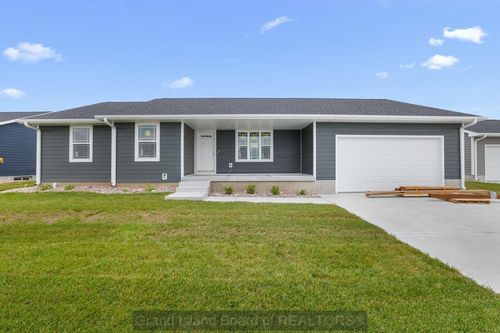 809 Kenneth Dr, Grand Island, NE, 68803-4935 | Card Image
