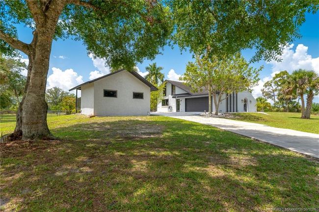 2196 Sw Ranch Trl, House other with 2 bedrooms, 2 bathrooms and 2 parking in Stuart FL | Image 5