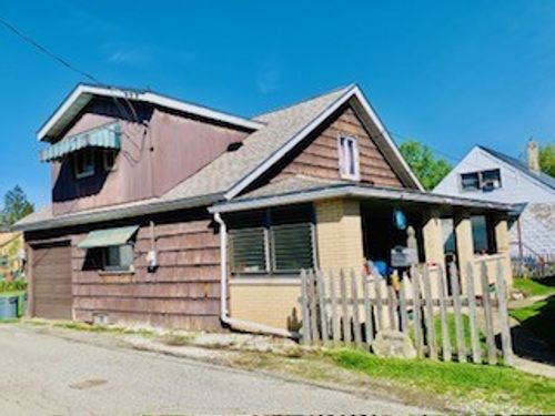 526 Earl Ave, New Kensington, PA, 15068-4841 | Card Image