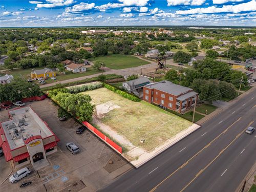 902 W Walker St, Breckenridge, TX, 76424-3339 | Card Image