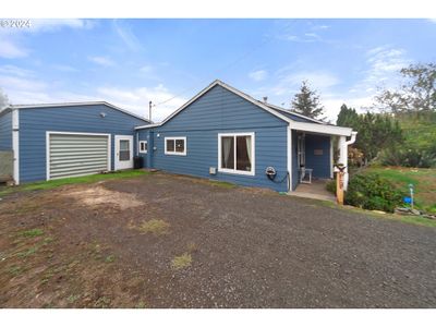 1137 W 8 Th St, House other with 3 bedrooms, 1 bathrooms and 1 parking in Coquille OR | Image 1