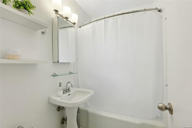 APT-4M - 103-25 68 Th Ave, Home with 1 bedrooms, 1 bathrooms and null parking in Forest Hills NY | Image 12