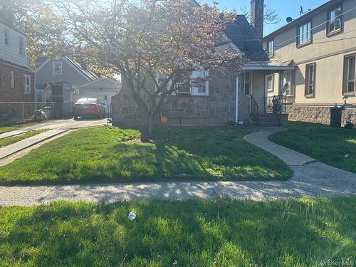 91 Broadway, Valley Stream, NY, 11580-4923 | Card Image