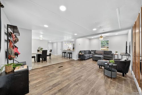 974 S Addison, San Antonio, TX, 78264-3931 | Card Image