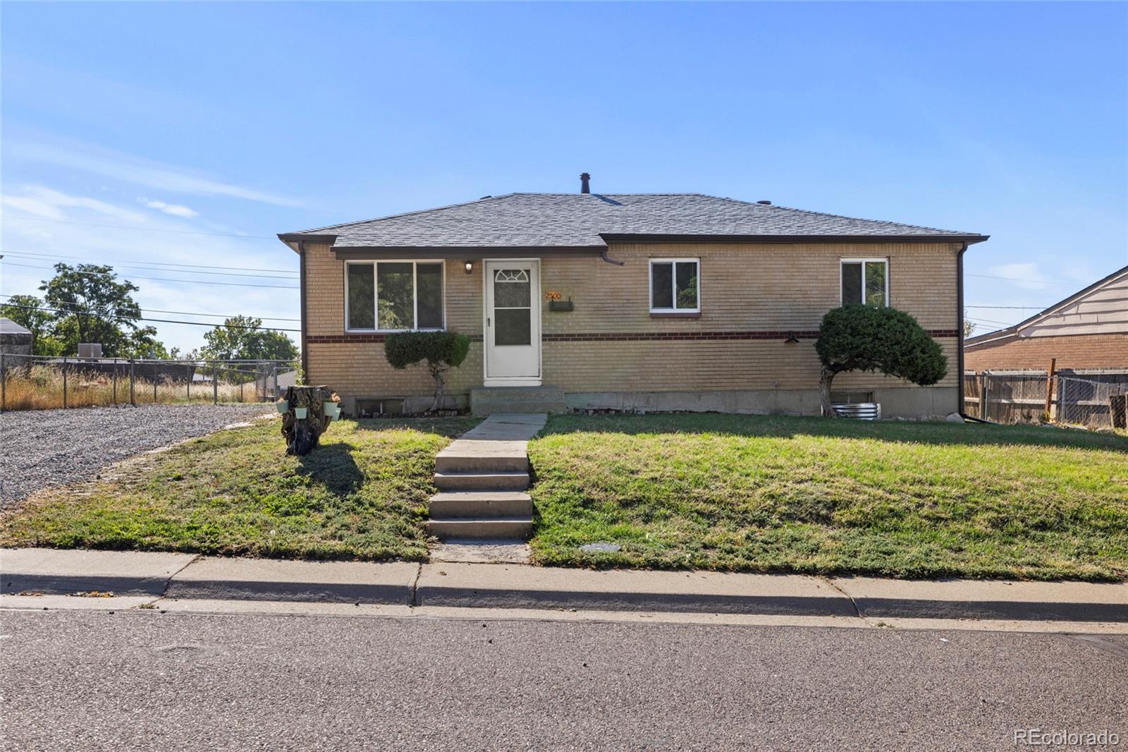 Roosevelt Ave, Thornton, CO 80229